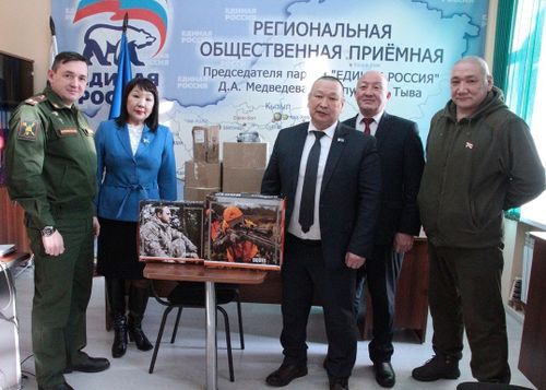 Депутаттар гвардейжи бригаданың төлээзинге эт-херекселдерни дамчыткан