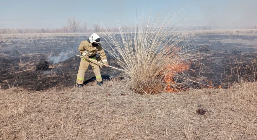 В селе Баян-Тала Дзун-Хемчикского района ликвидировали степной пожар