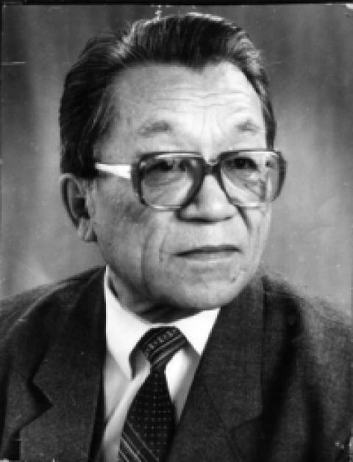 Сегодня исполняется 95 лет со дня рождения Народного писателя Тувы Кызыл-Эника Кудажи