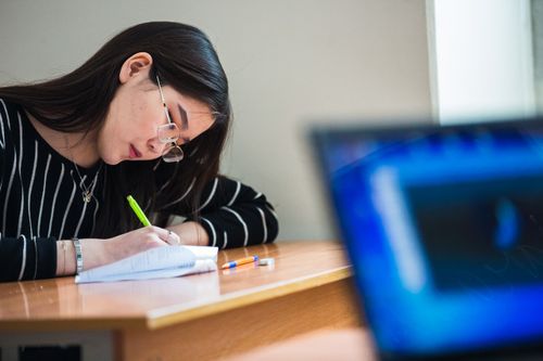 Күрүнеге бараан болуру