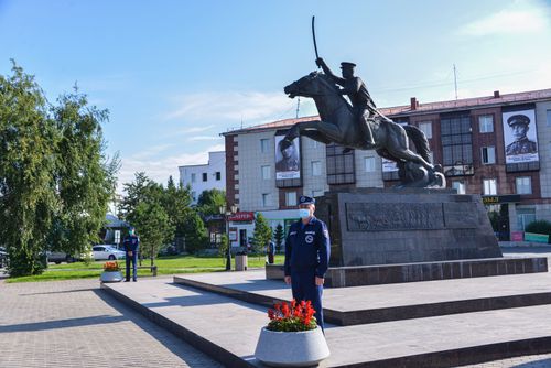 В Туве почтили память тувинских добровольцев