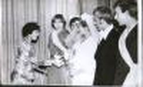 Люди встречаются, люди влюбляются, женятся…