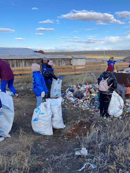В Туве единороссы провели экологическую акцию