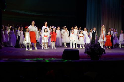 Чаш төл туткан ава эң-не чараш