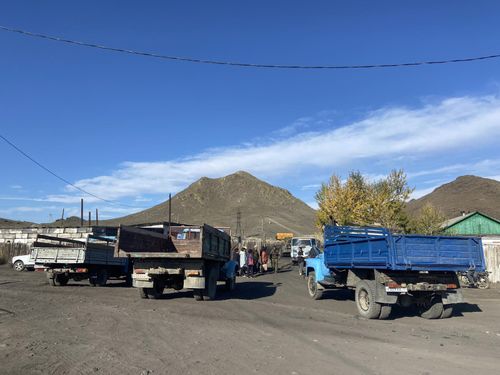 Хөмүр-дашты түр када Ак-Довурактың оттулар чүүл шыгжамырындан садып ап турар