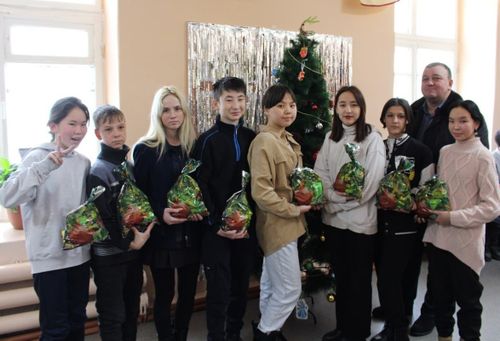 Алдынчылардан Чаа чылдың белектери