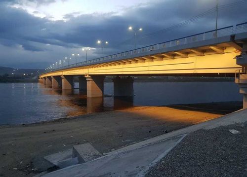 В Туве ищут тело парня, спрыгнувшего с моста