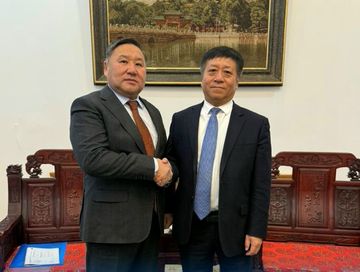 Тываның Баштыңы Россияда Кыдат Улус Республиканың онза болгаш бүрүн эргелиг элчини-биле ужурашкан