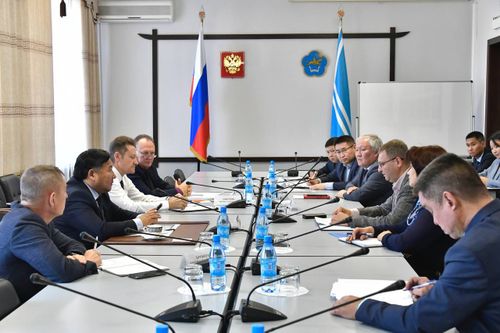 Владислав Ховалыг: «Каждый председатель администрации должен знать, какие запасы топлива имеются у семей и социальных учреждений района»