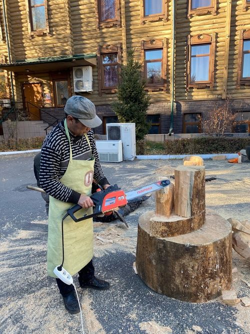 В Центре тувинской культуры проходит республиканский конкурс деревянной скульптуры малых форм