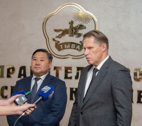 Владислав Ховалыг: “Бөгүн бистиң эмчилеривиске практиктиг дузаны чедирген”