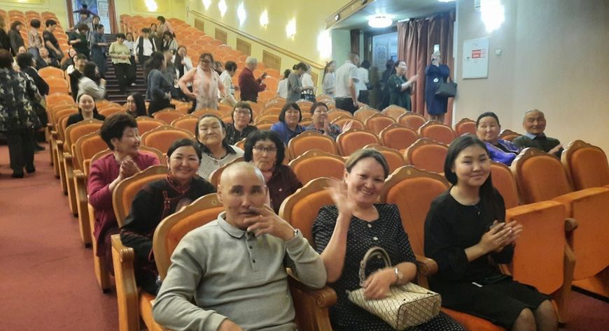 Участники СВО и члены их семей посмотрели известный спектакль в Национальном театре Тувы