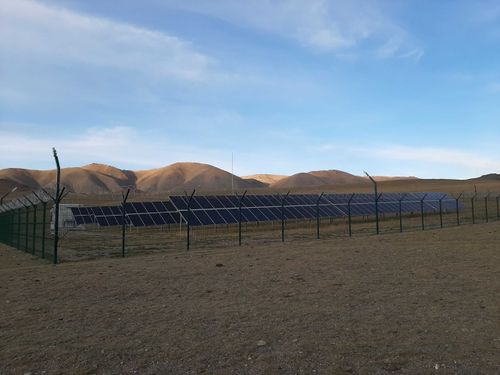 В Монгун-Тайге заработали две автономные солнечные электростанции