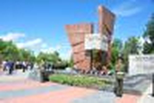 Мы не забудем, мы скорбим…