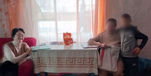 Семье участника СВО из Сут-Хольского района вручили талон на получение твердого топлива