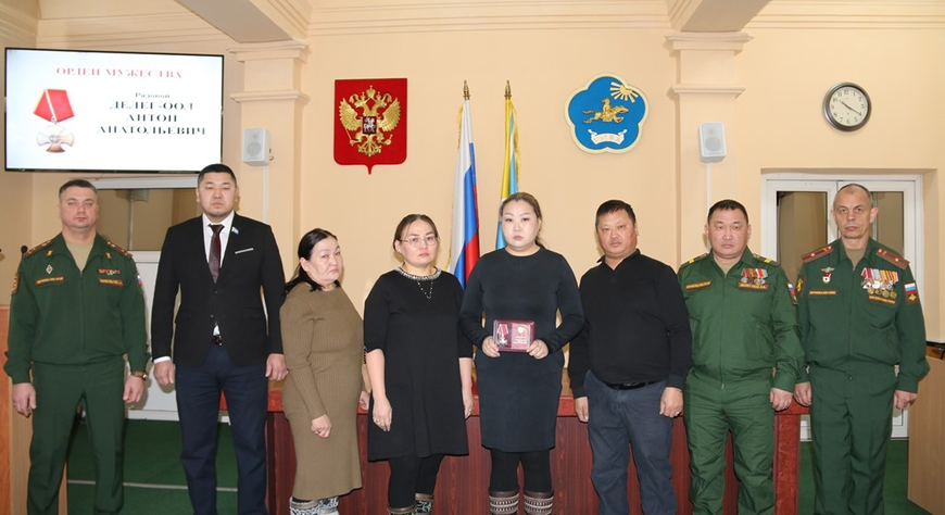 В Туве родственникам погибших военных вручили государственные награды