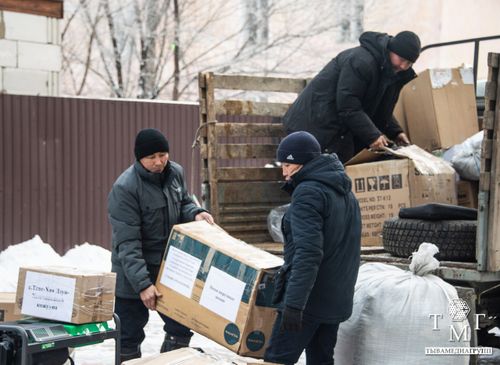 Артисты Центра тувинской культуры и представители Управления Камбы-ламы Тувы отправились в районы для сбора гуманитарной помощи в честь Шагаа