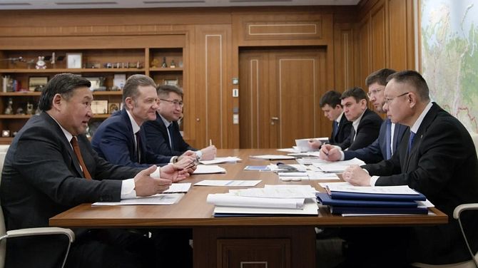 Тывада тудуг адырының хөгжүлдезин болгаш өске-даа айтырыгларны чугаалашкан