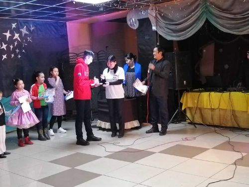 В Дзун-Хемчике определили лучших юных вокалистов