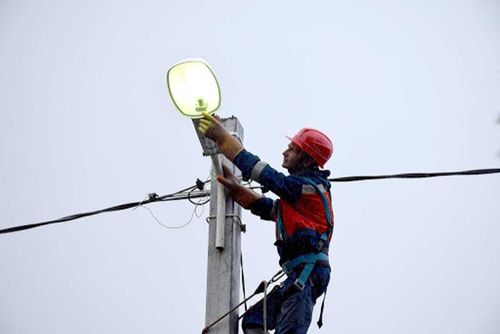 В селе становится светлее. В О-Шынаа восстанавливают уличное освещение