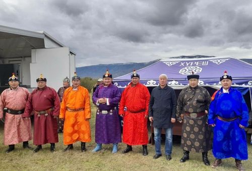 Сүт-хөлчүлер Хартыга мөгезинге чиик чычанны тывыскан