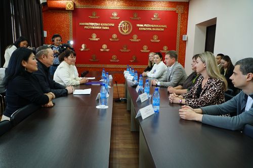 В Минкультуры Тувы прошла встреча с делегацией из Донецкой Народной Республики