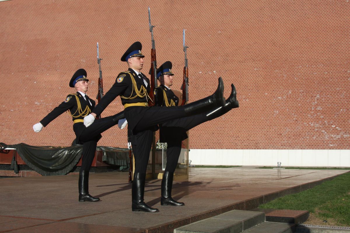 Кремлевский полк девушки