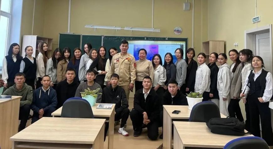 Тываның кадет корпузунуң доозукчузу шериг мергежилдиң дугайында тайылбырлаан