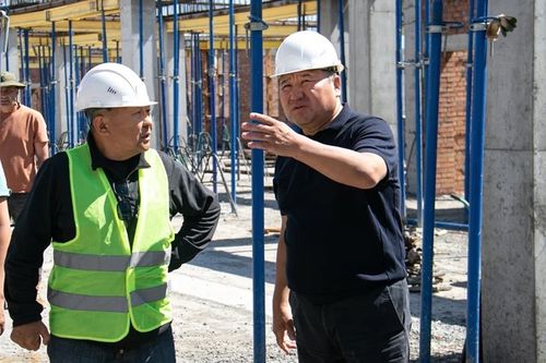 Глава Тувы Владислав Ховалыг провел в Москве рабочие переговоры, в основном посвященные строительству новых объектов