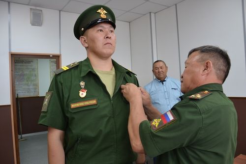 Еще один воин из Тувы награжден медалью "За отвагу"