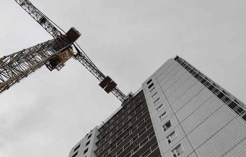 В Красноярском крае построят многоквартирные дома для детей-сирот и бюджетников