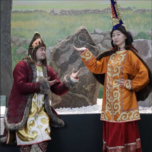 Жителям Тувы предлагают примерить царские наряды скифов