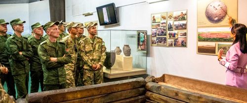 В Туве участники второго Международного этапа конкурса «Военное ралли-2019» посетили Национальный музей имени Алдан-Маадыр 