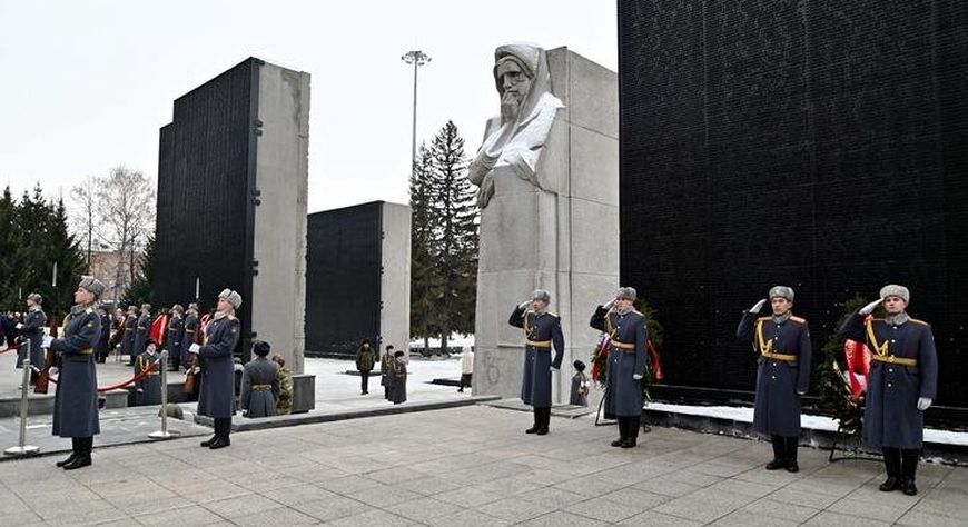 В День Неизвестного Солдата Анатолий Серышев почтил память павших героев