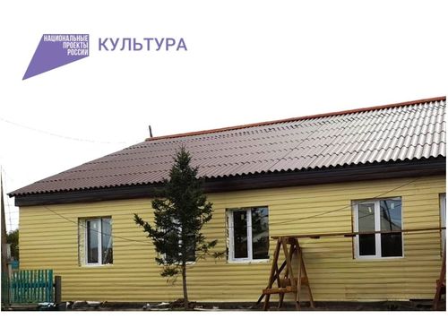 В отдаленном селе Хандагайты завершаются ремонтные работы в библиотеке благодаря нацпроекту «Культура»