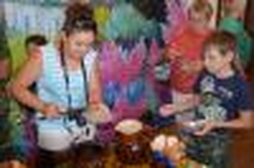 А гостей встречали окрошечкой…