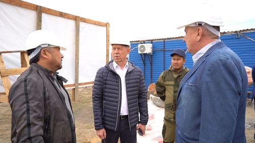 Глава Тувы проинспектировал ход строительства домов для участковых