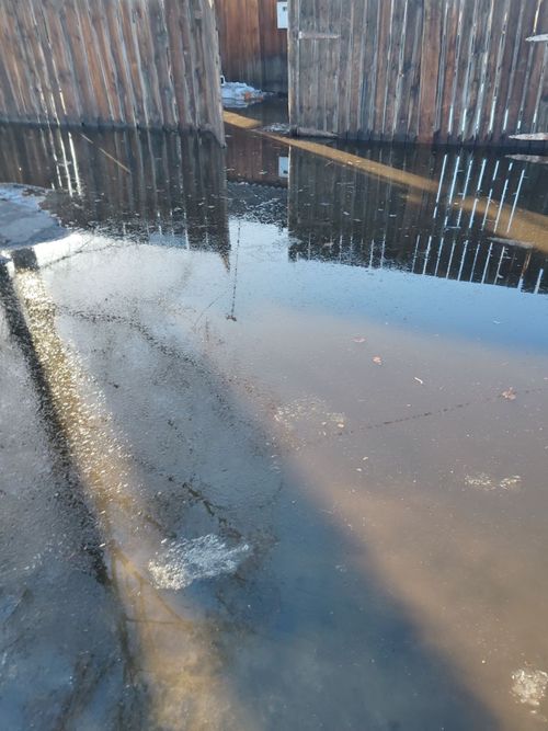 "Единая Россия" помогла матери участника спецоперации из Танды справиться с весенним паводком