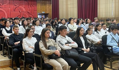 Следователи встретились со студентами транспортного техникума Кызыла