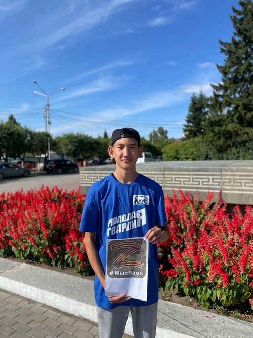 Активисты Молодой Гвардии Единой России провели одиночные пикеты в поддержку российской армии