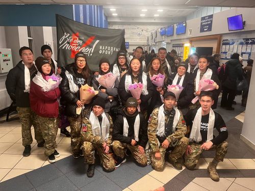 Студенты из Тувы завершили гуманитарную миссию в ЛНР