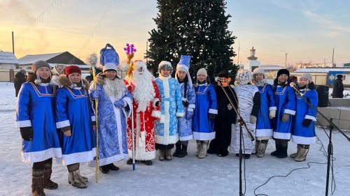 В Барун-Хемчике открыли главную новогоднюю елку района