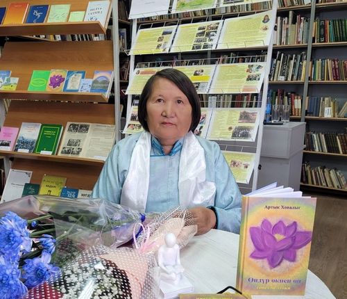 Үжен үш харлыг шүлүк – “Үш үне”