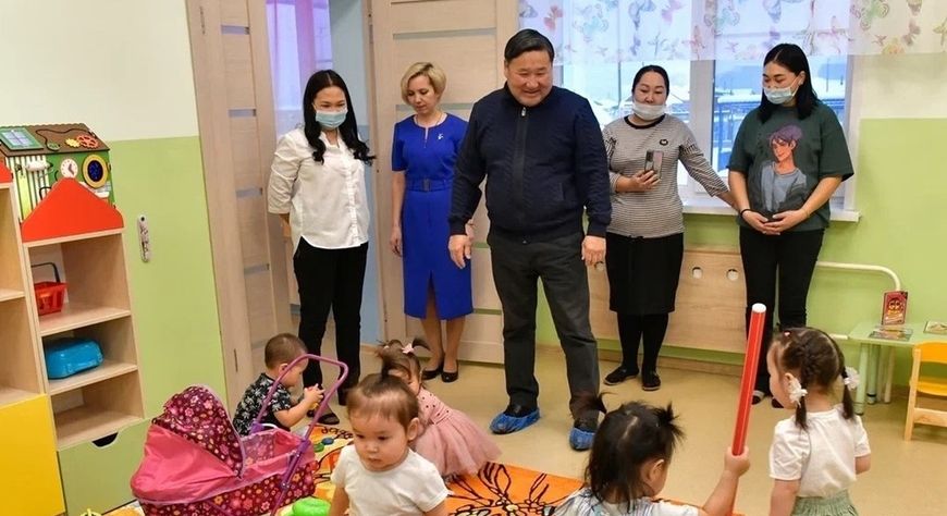 В Туве учредили новую награду «Почетный работник дошкольного образования Республики Тыва»