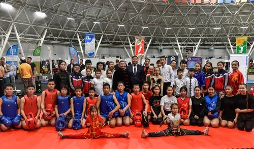 Глава Тувы поощрил спортсменов республики, достигших высоких результатов на международных соревнованиях