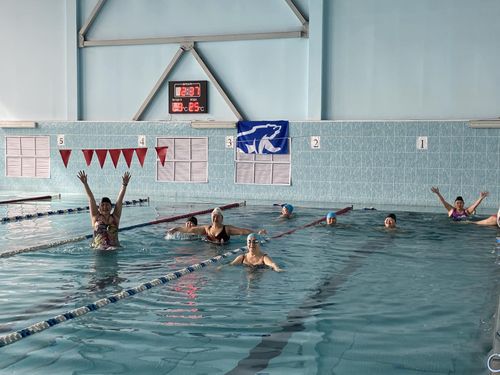 «Единая Россия» дарит сеансы по плаванию гражданам пенсионного возраста Тувы