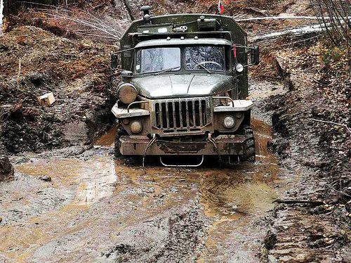 По дороге на аржаан Тарыс застряли два Урала