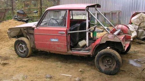 Пьяный житель Тувы рассекал на самодельной тачке