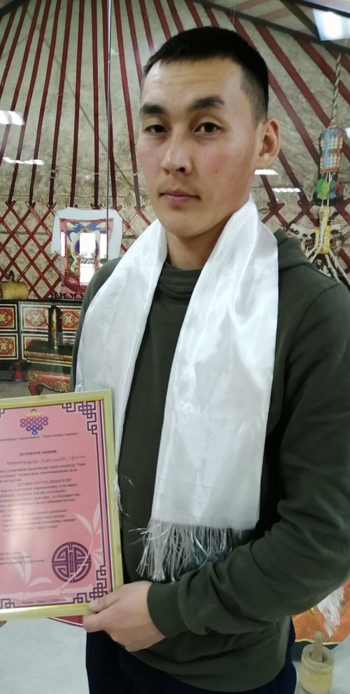 Шүлүктерни 5+ деп үнелээн