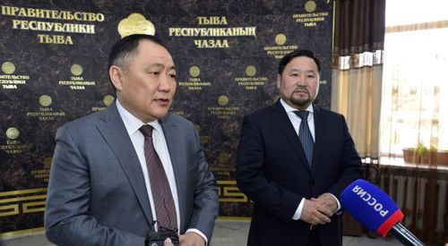 Заместитель полпреда президента в СФО представил врио главы Тувы региональным властям